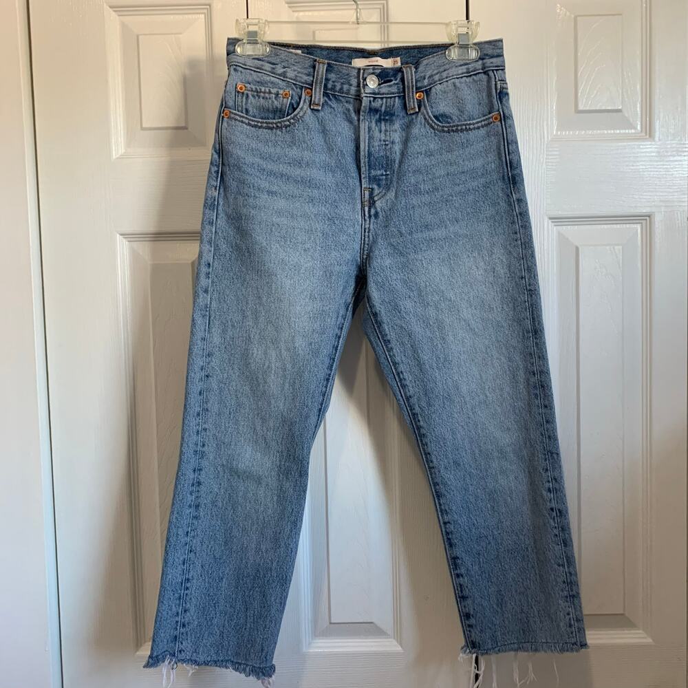 Levi’s Premium wedgie straight leg raw hem jeans 25